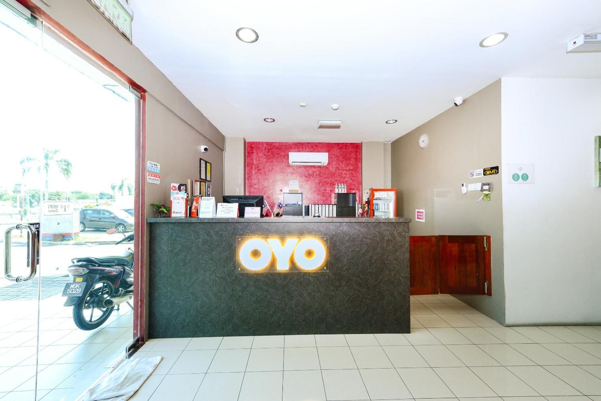 Super Oyo 502 Midah Inn Пучонг Экстерьер фото